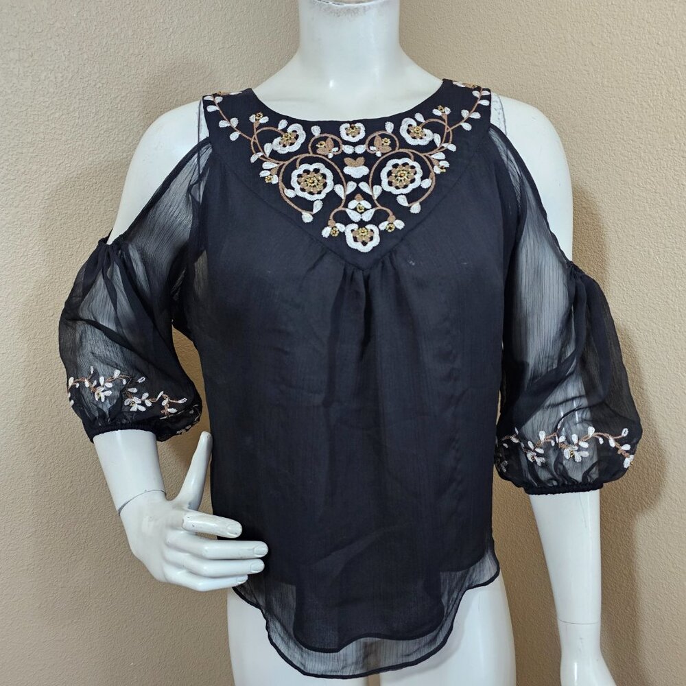 White House Black Market Black Embroidered Cold Shoulder Blouse~Sie XSP